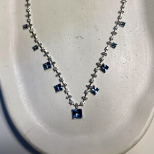 Gorgeous neckline with earrings in Azure