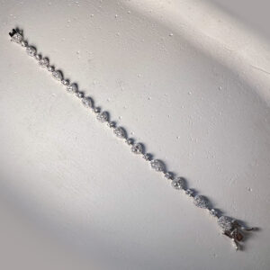 Shapes of luxury bracelet