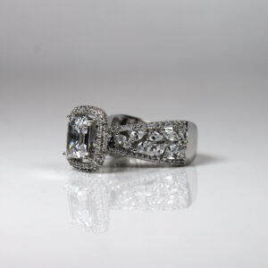 Classic Centerpiece Ring