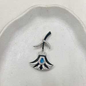Style-brooch