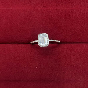 Sparkling Fire Lab Halo Diamond Diamond Engagement Ring