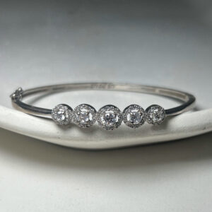 Flower Shaped Stone Bracelete