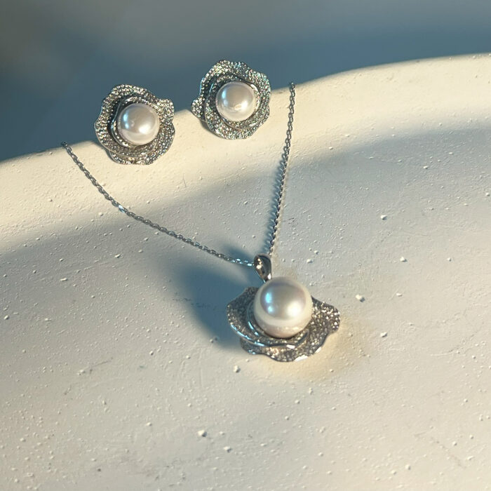 Moonbloom Pendant Set