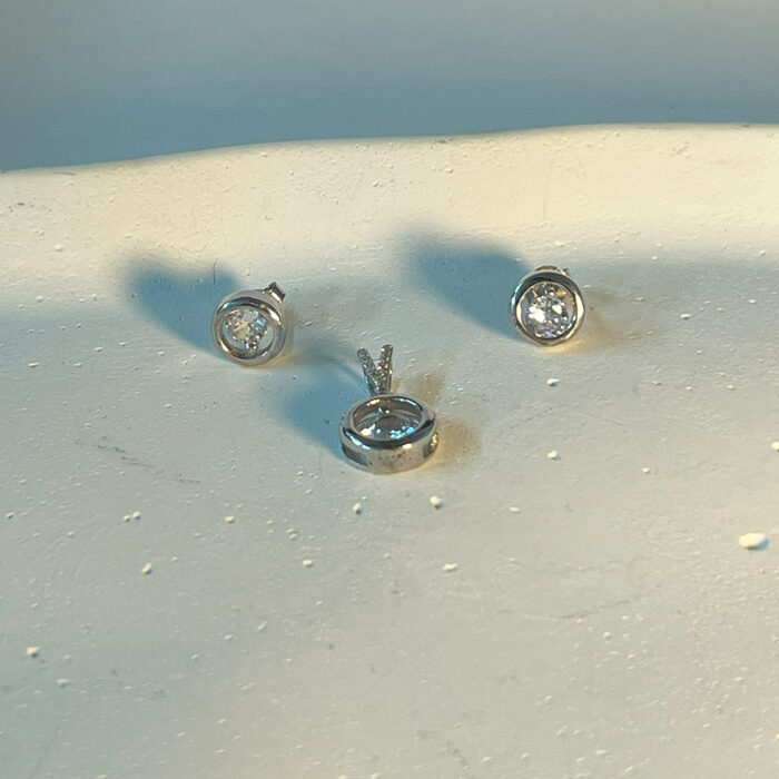 Lucent Loop Pendant Set