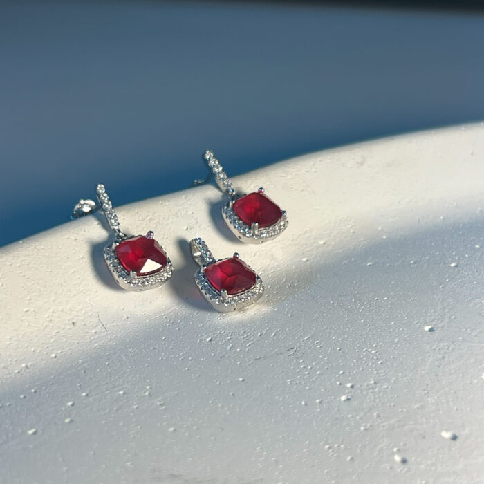 Crimson Embrace Set